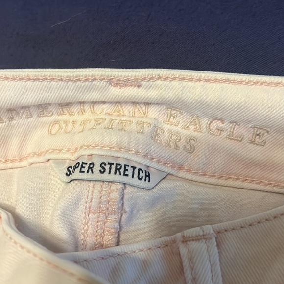 American Eagle pink distressed jegging. - Picture 3 of 4